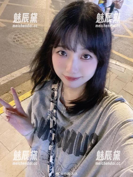 精选炸酱沐沐水手服：这件衣服真的好像在对我说‘快来看我’！