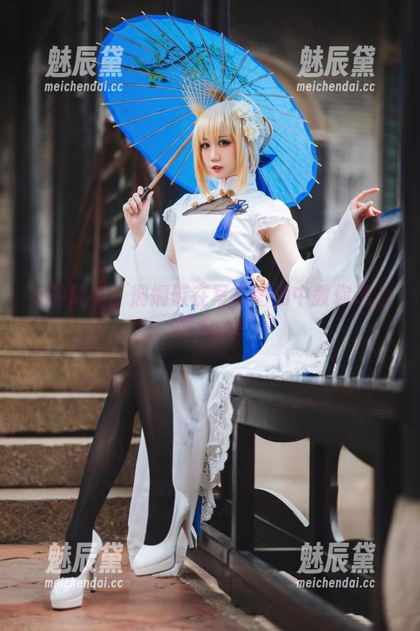 女神降临：焖焖碳在写真图册中教你怎么摆pose
