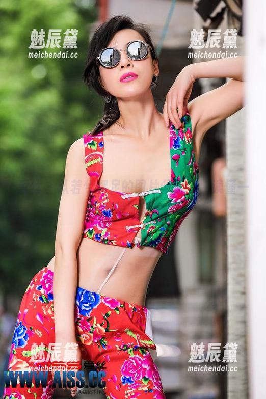爱丝 - 从若兮裸足的图片分享中，读懂一种独特的美感！