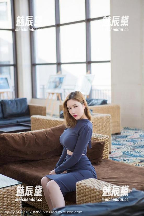 爱蜜社 - 无敌！乐薇Vivi的皮衣美图让我想起了那些年我也试过的奇葩穿搭，分享一下吧！