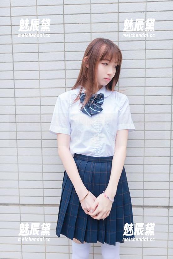 见证最新黑丝与长腿的完美融合，祖木子户外写真！