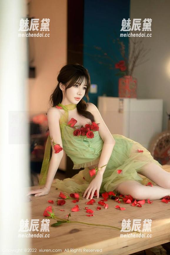 秀人网 - 天台上的女神：凯竹姐姐的高清图册，眼花缭乱，心里默念‘我也想’！