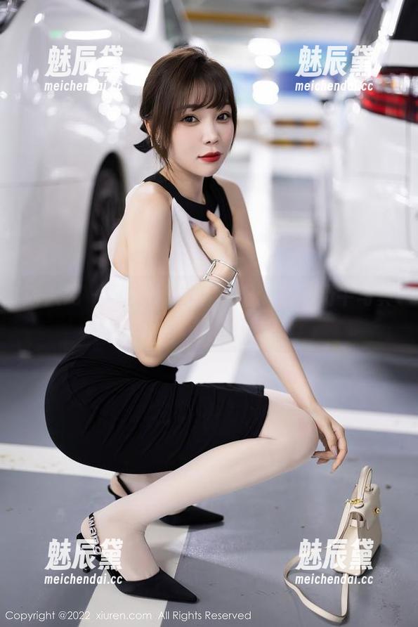 秀人网 - 司妃SL频出大招：这组奶牛写真资源你绝不能错过！