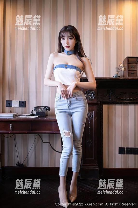 秀人网 - 吴思晚的丝袜系列：无圣光，依然撩人得让人停不下来！