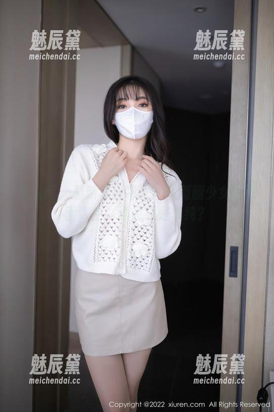 秀人网 - 最新写真曝光：唐翩翩少女的双面人生，谁说只是单纯？