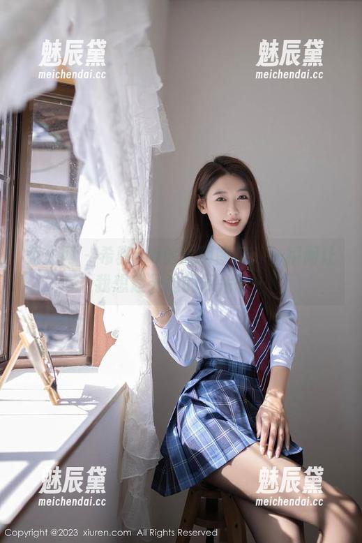 秀人网 - 希雅sia的透明图包：一瞬间让我想起天边的云朵……