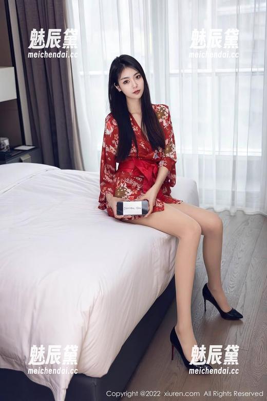 秀人网 - 一不小心，李七喜的礼服在网盘里热舞？