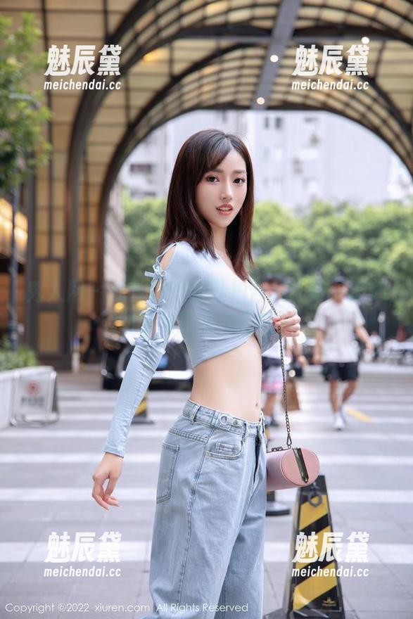 秀人网 - 汁汁的短裙私拍合集：每一波心动的裙摆都藏着故事