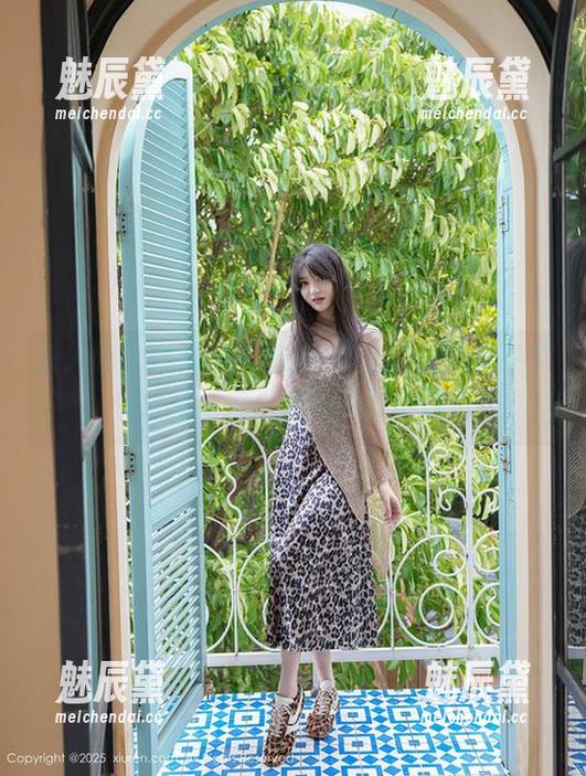 秀人网-琳琳ailin 秀人网 - 琳琳ailin的比基尼作品更新来了,快来看看她这次的沙滩新姿势!