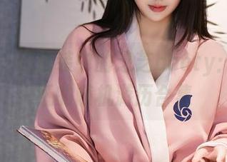 秀人网 – 职业装中的芝芝booty：一个壁纸的随机游历合集