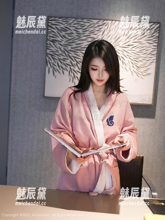 秀人网 - 职业装中的芝芝booty：一个壁纸的随机游历合集