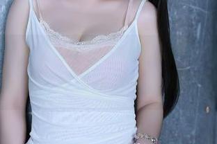 秀人网 – 菲儿beauty的福利少女作品，仿佛在低声细语，快来偷看吧！