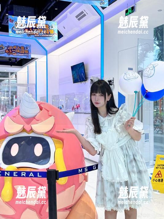 看！秋山AkI的清纯照片像不像刚从校园溜出来的乖乖女？