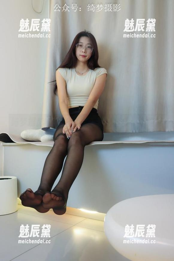 绮梦摄影-桐桐 绮梦摄影 - 桐桐分享美足写真集:走路带风,脚下生花,心情不自觉想Fly!