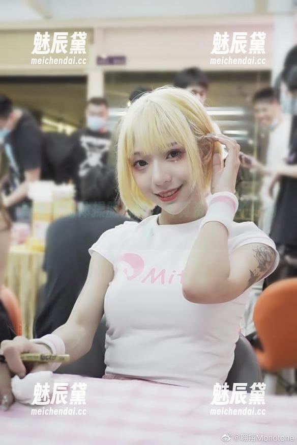 舞小喵的体操服日常：写真资源里的小确幸