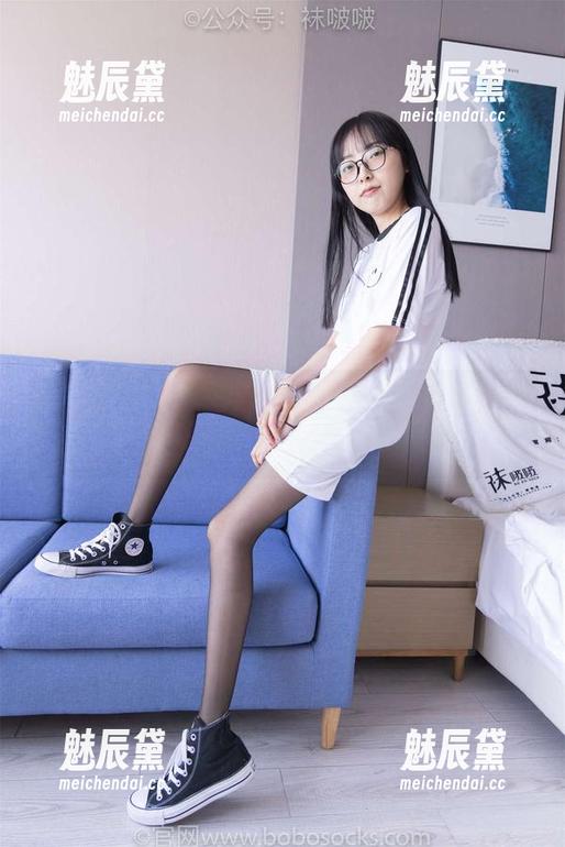 袜啵啵-小甜豆 袜啵啵 - 小甜豆写真精选:裸足花絮,仿佛无意间就勾搭上了我的小心思