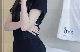 袜啵啵 – 探索小甜豆的奇趣世界：让人停留在一只脚小腿白丝上的写真集原图，心里咯噔一下？