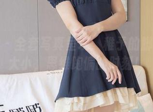 袜啵啵 – 全套写真呈现：稚予的脚对脚比大小，思维跑偏的时刻！