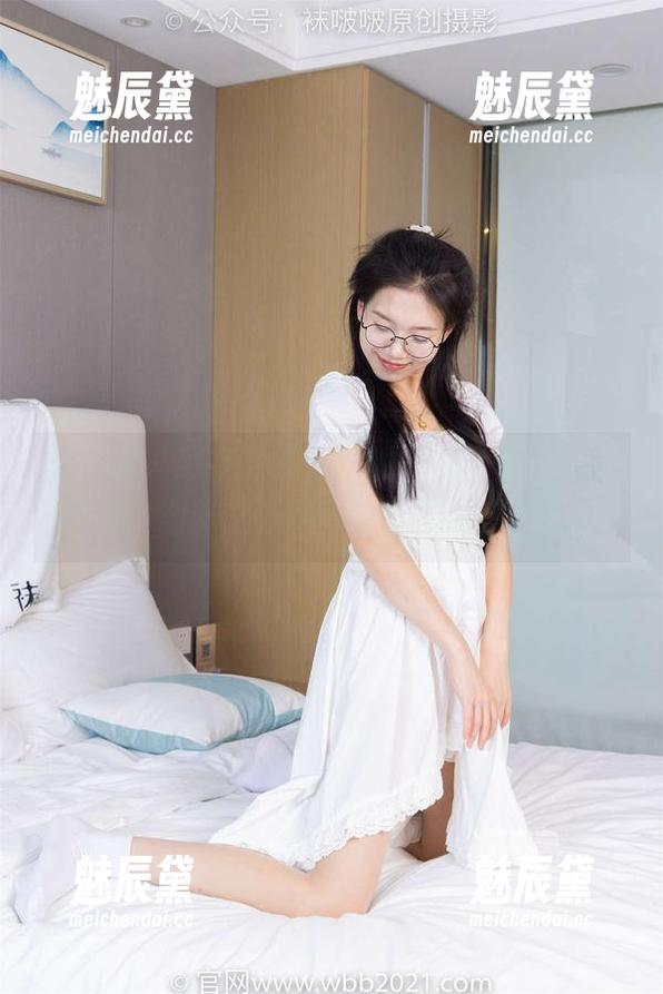 袜啵啵-苏苏 袜啵啵 - 藏在“苏苏”的板鞋背后:最新原图,细节之处藏着故事你发现了吗?