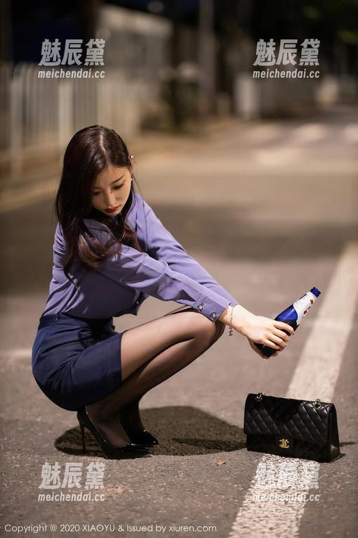 语画界-Chery绯月樱 语画界 - 婚纱写真:Chery绯月樱的美图,背影颠覆了我对婚纱的所有想象,真是太妙了