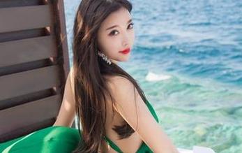 语画界 – 杨紫嫣Cynthia的制服写真：当课堂变成了秀场…