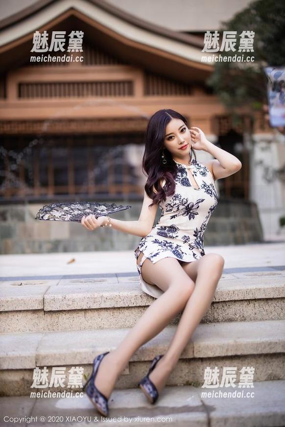语画界-芝芝booty 语画界 - 图片里的芝芝booty:这女孩的姿态,真是个小妖精啊
