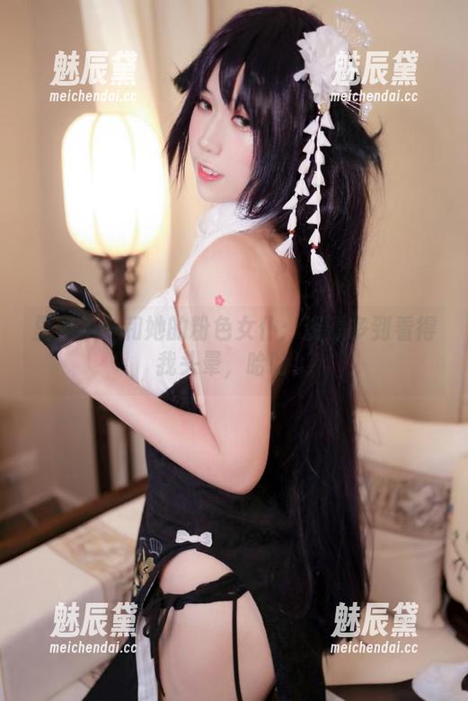 里见年一和她的粉色女仆：资源多到看得我头晕，哈哈！