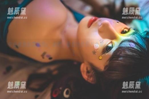 牛仔裤里的雯粥粥i：来吧，看看这些图片合集，怎么好像有点火？