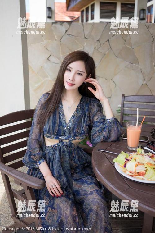 魅妍社-谢芷馨Sindy 魅妍社 - 迷失在谢芷馨Sindy的灰丝美图里,瞬间心动的感觉