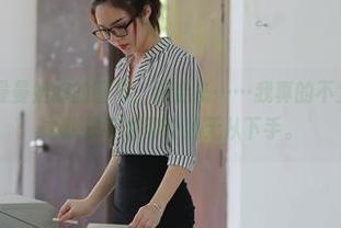 魔镜街拍 – 曼曼姐姐的图集：这姿态……我真的不太会形容！总之就是好看得让我无从下手。